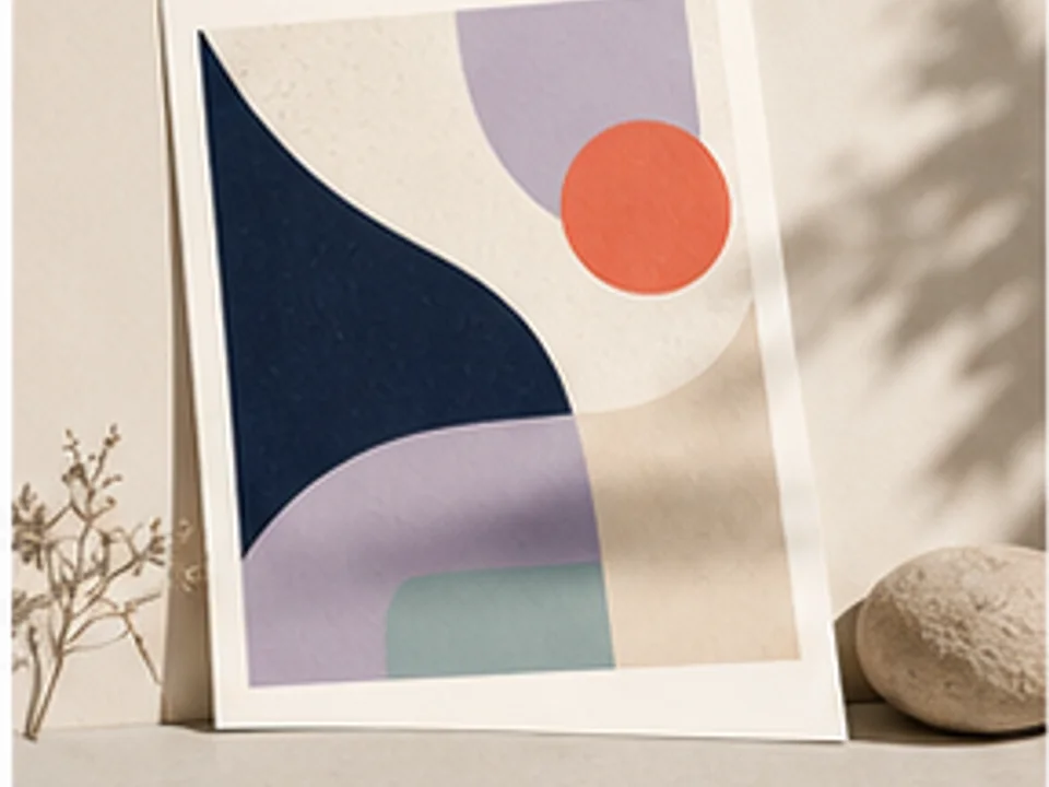 Escena editorial de Crealo para Posters personalizados, productos personalizados y venta bajo demanda